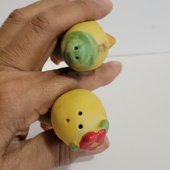 Vintage Ceramic Yellow Anthropomorphic Ducklings Salt and Pepper Shakers - Picture 4 of 5